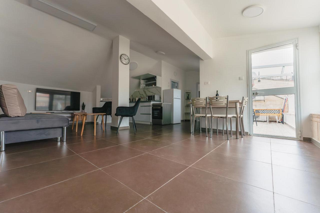 Aristo Machne Yehuda Boutique Apartments Jerusalem Exterior photo